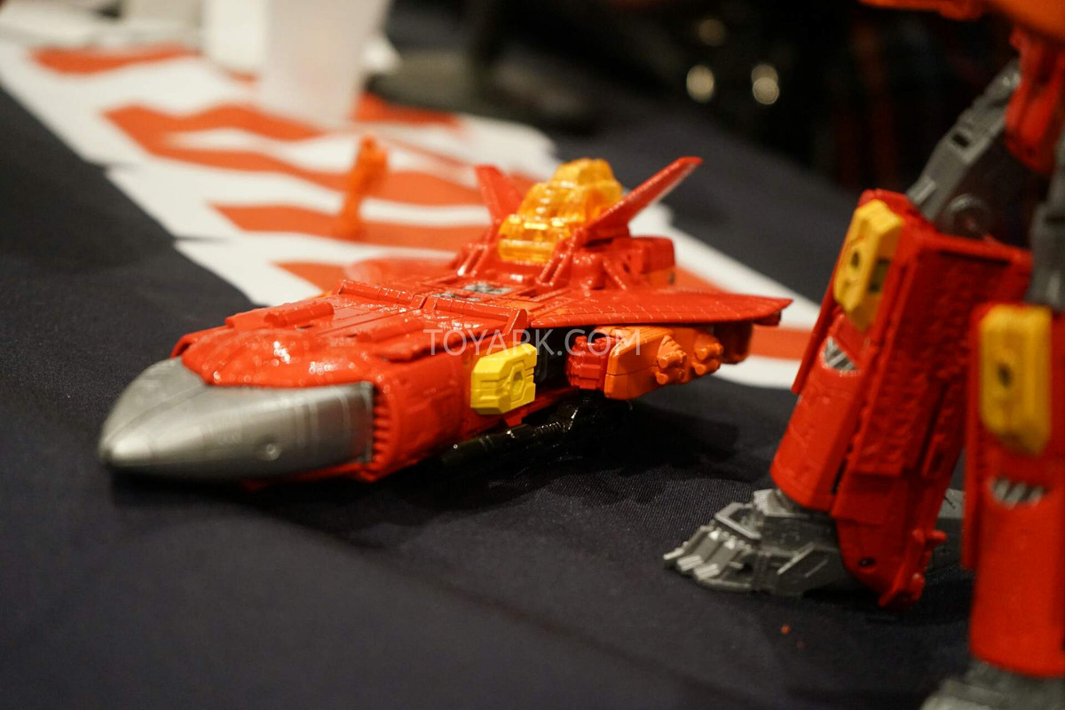 NYCC2015-Hasbro-Sentinel-Prime-017