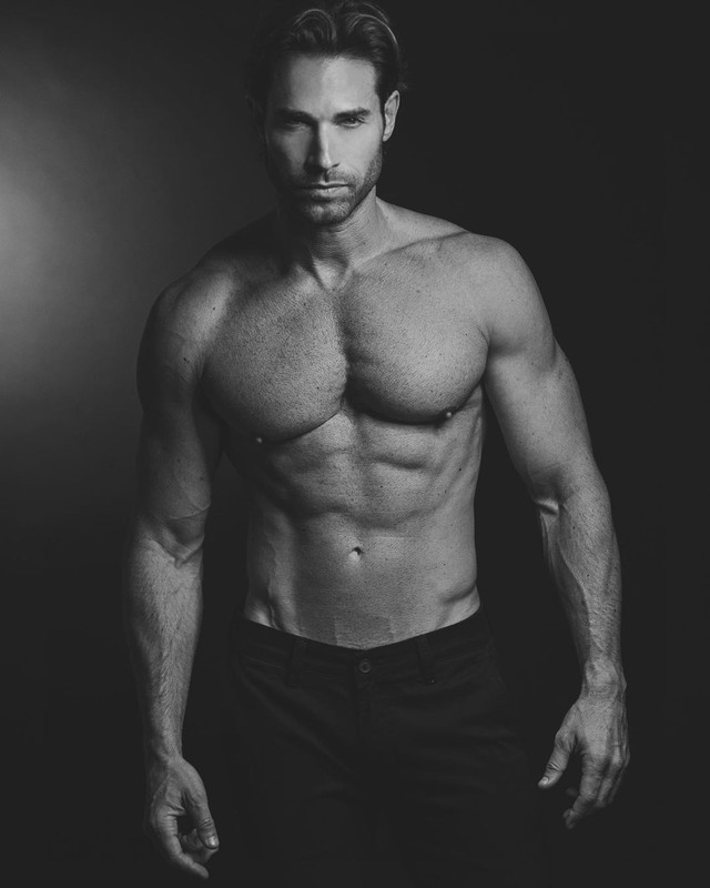 Sebastián Rulli presume pectoral de impacto en nuevas fotos para Instagram