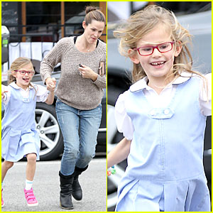 Photo of Jennifer Garner  & her Daughter  Violet Affleck