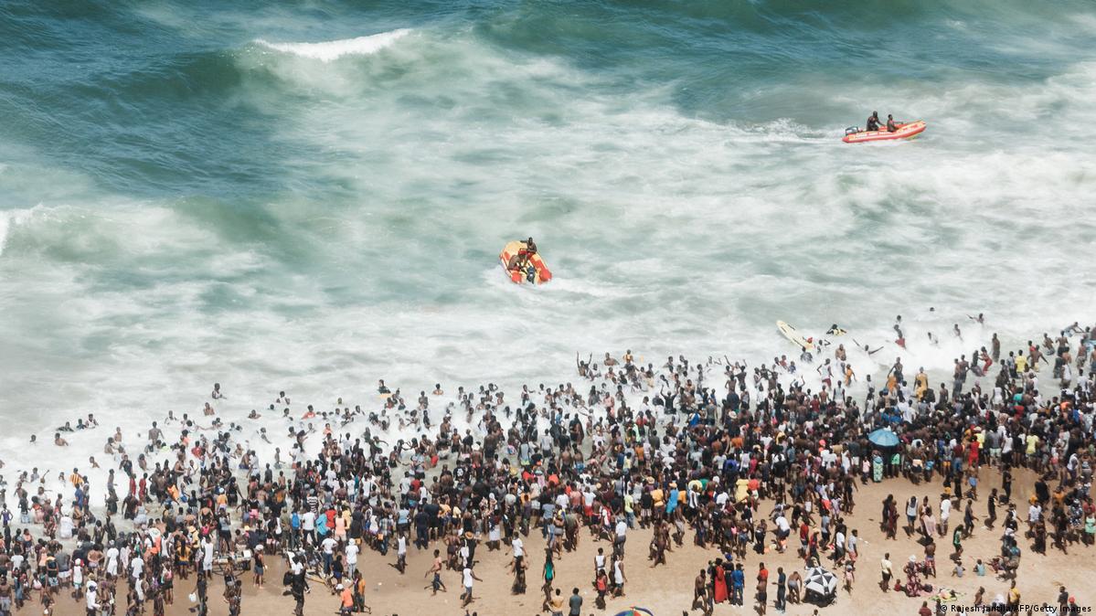 Onda gigante uccide tre persone e ne ferisce 17 su una spiaggia sudafricana