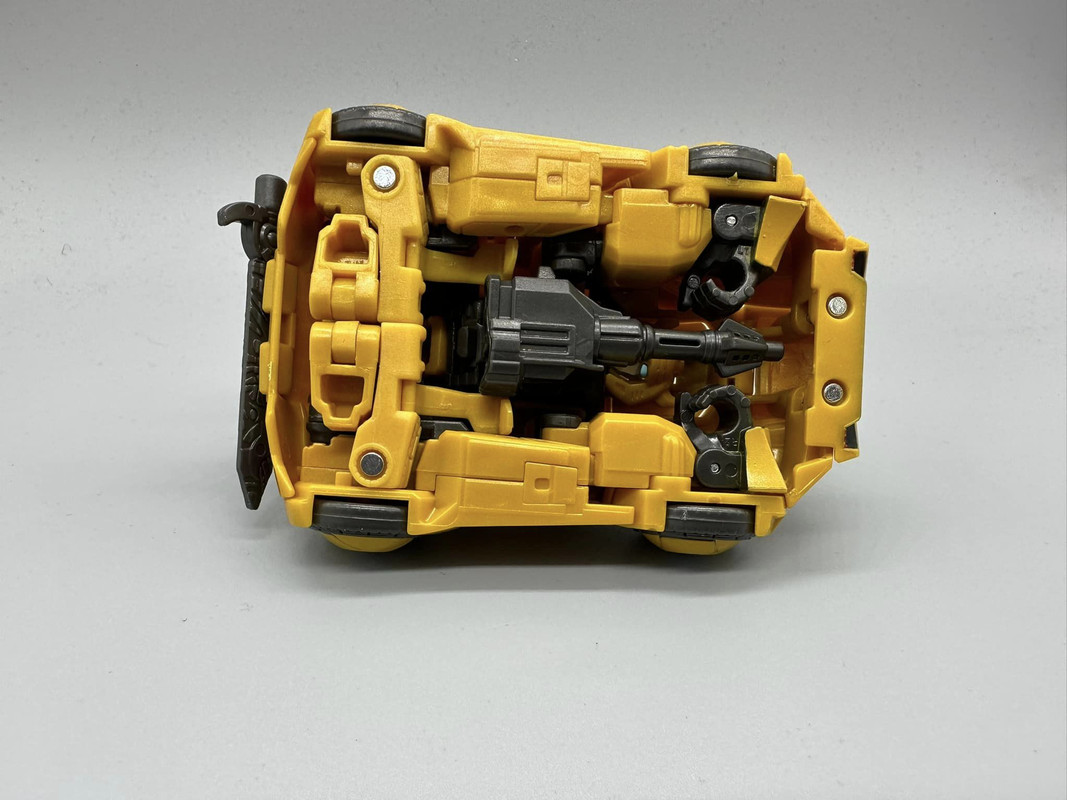 Studio-Series-Gamer-Edition-Bumblebee-21
