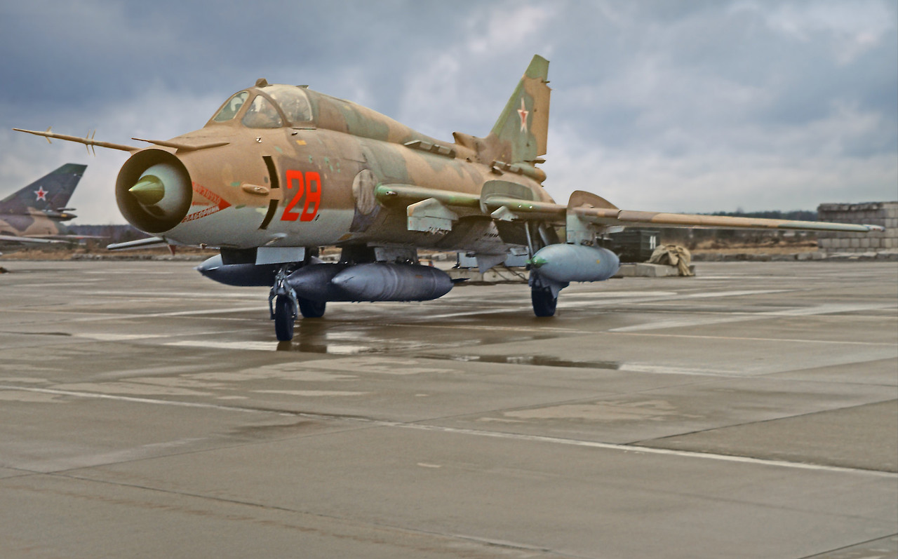 20 GvAPIB Su-17M4 28 red_10804 (5)