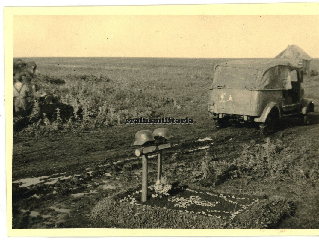 Orig. Foto Steyr 250 Kübelwagen Pkw bei AR.109 Grab b. KURSK Russland 1942