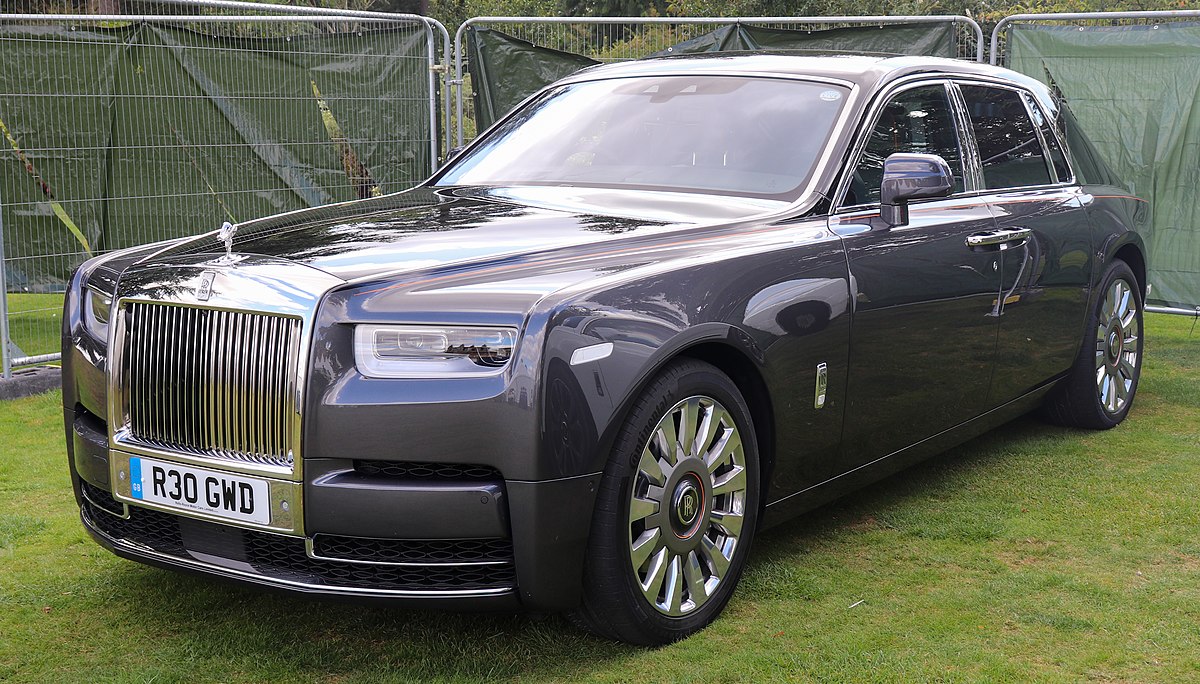 1200px-2019-Rolls-Royce-Phantom-V12-Auto
