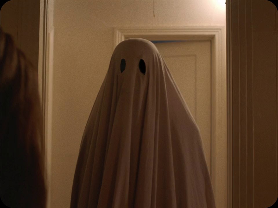 A-Ghost-Story-2017-Hindi-English-Blu-Ray-720p-x264-AVC-AAC-2ch-ESub-mkv-0004
