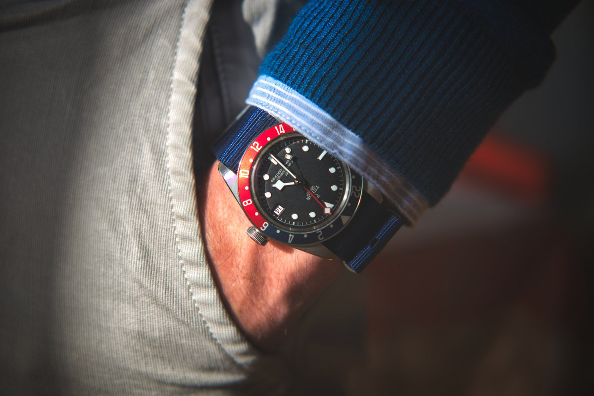 Feu de vos Dual Time - GMT - Worldtimer - tome II - Page 18 XT014776-6