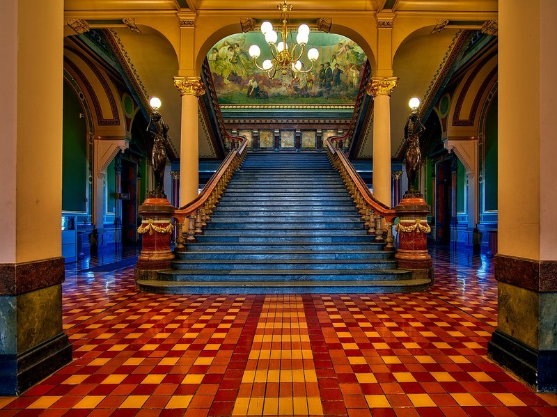 blue-stairs-des-moines-1731557-1280.jpg