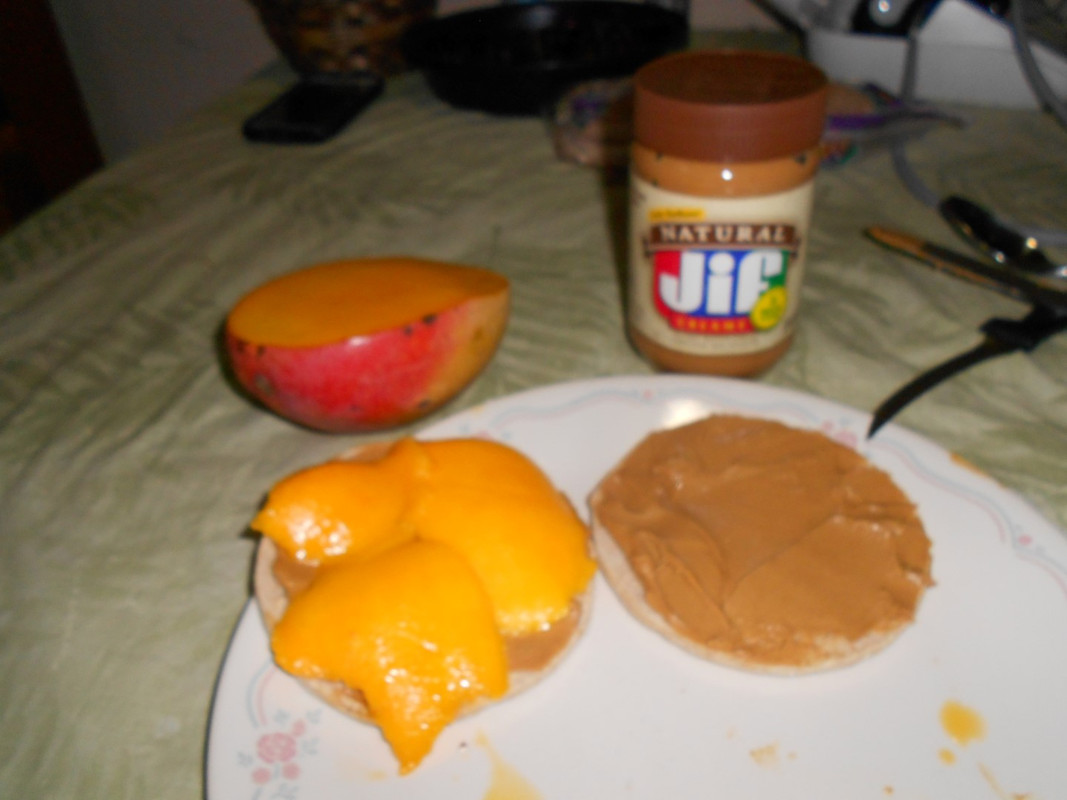 Peanut butter mango sandwich (Large)