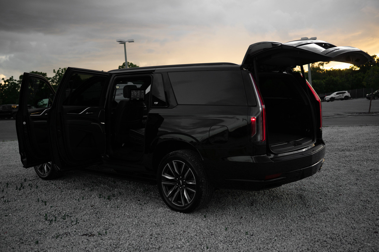 Cadillac Escalade View 4