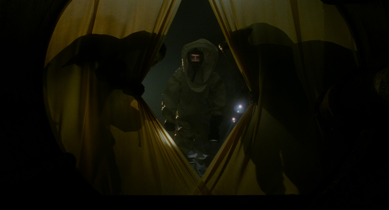 Mimic 1997 DC 2160p UHD BDRip DV HDR Voldmair mkv snapshot 00 04 00 532