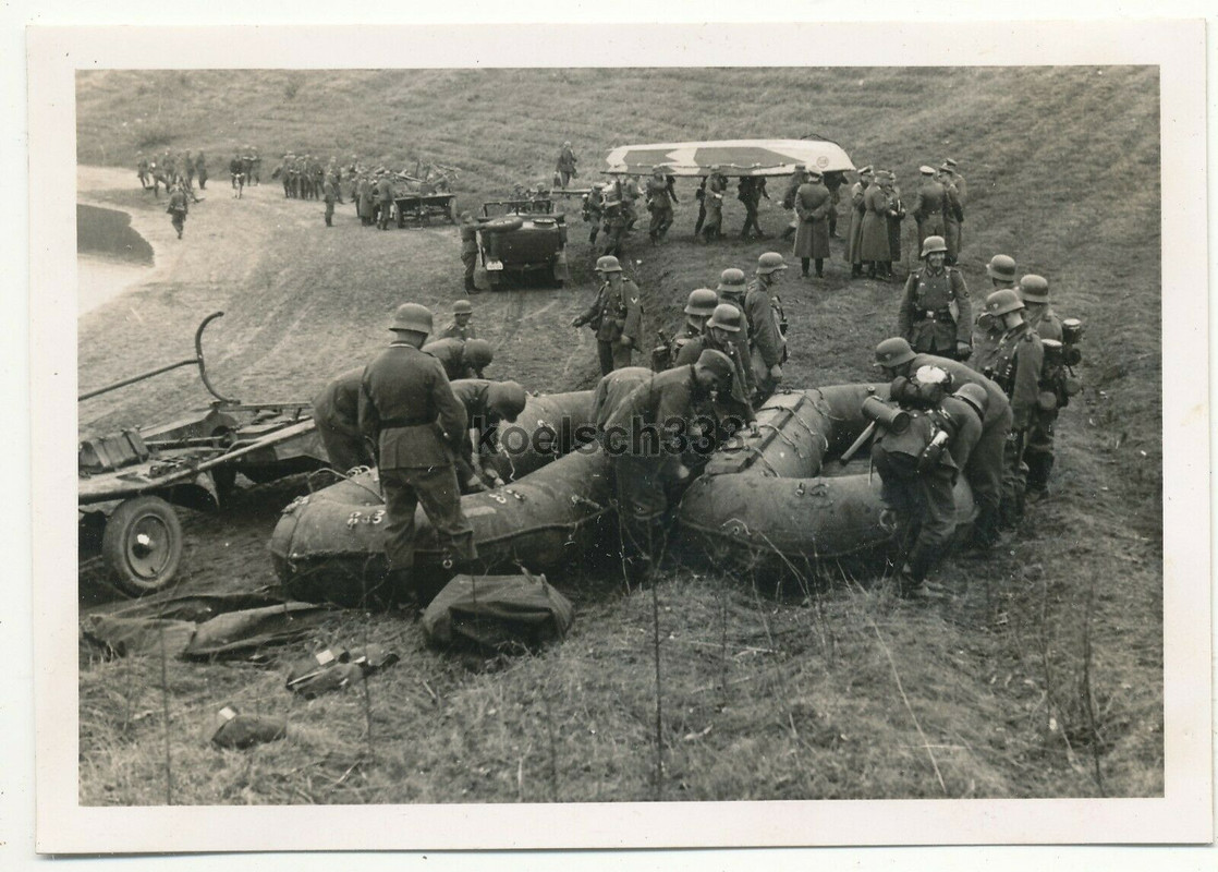 ! Foto Pioniere der Wehrmacht mit Schlauchbooten Sturmbooten Sonderanhänger