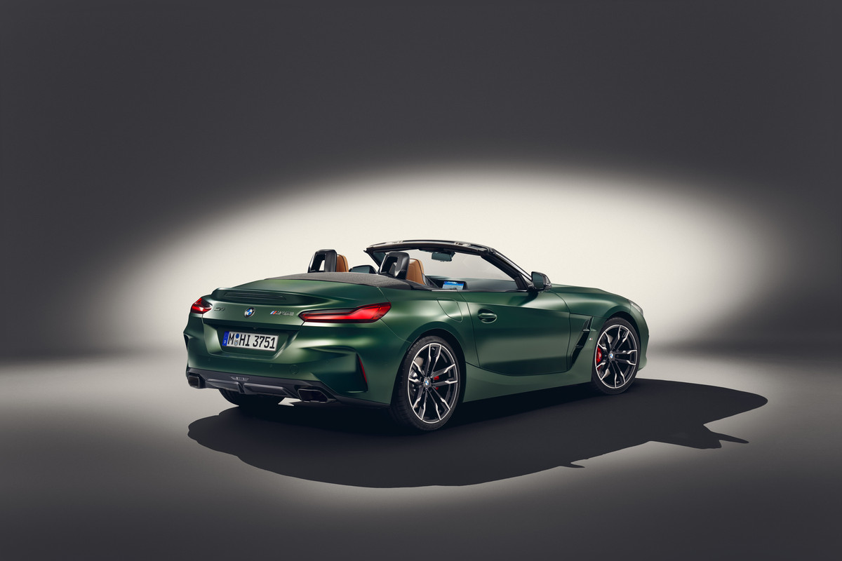 P90535782_highRes_the-bmw-z4-m40i-with