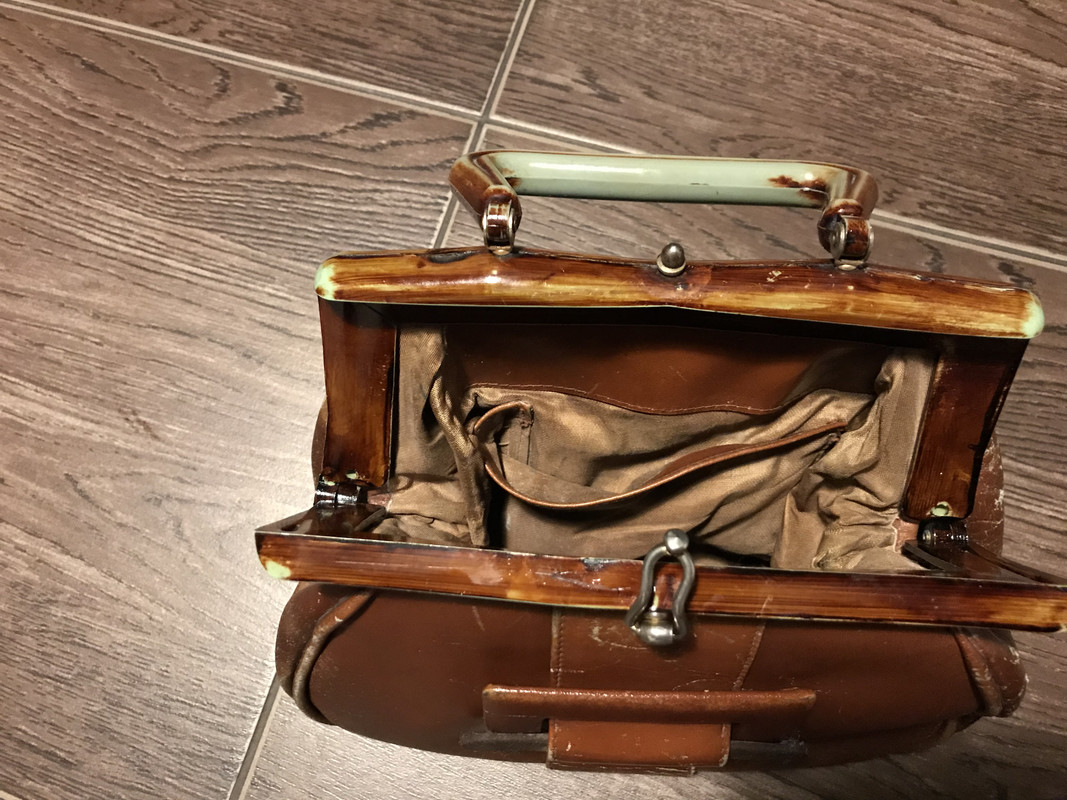 15084677-35BD-4860-B523-47C5C5900E8A