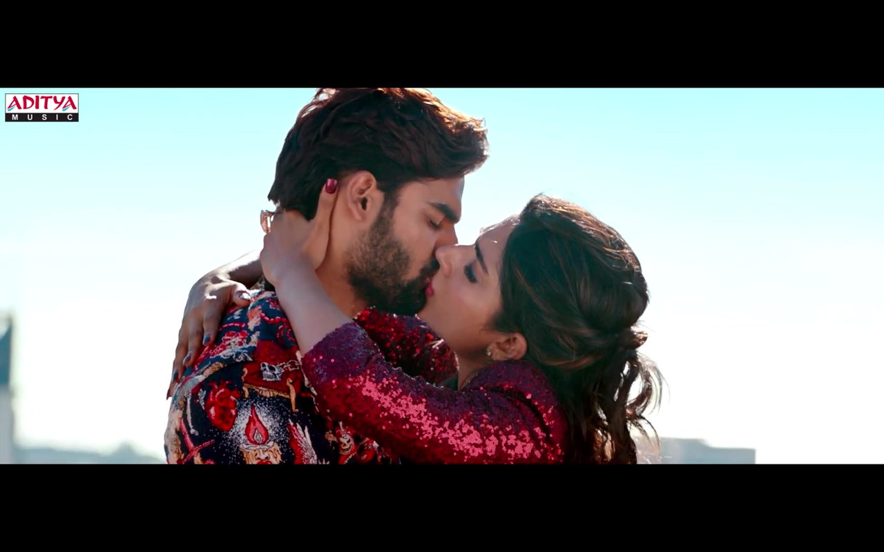 [Image: Anagha-HOT-lip-lock-REFT-30.jpg]