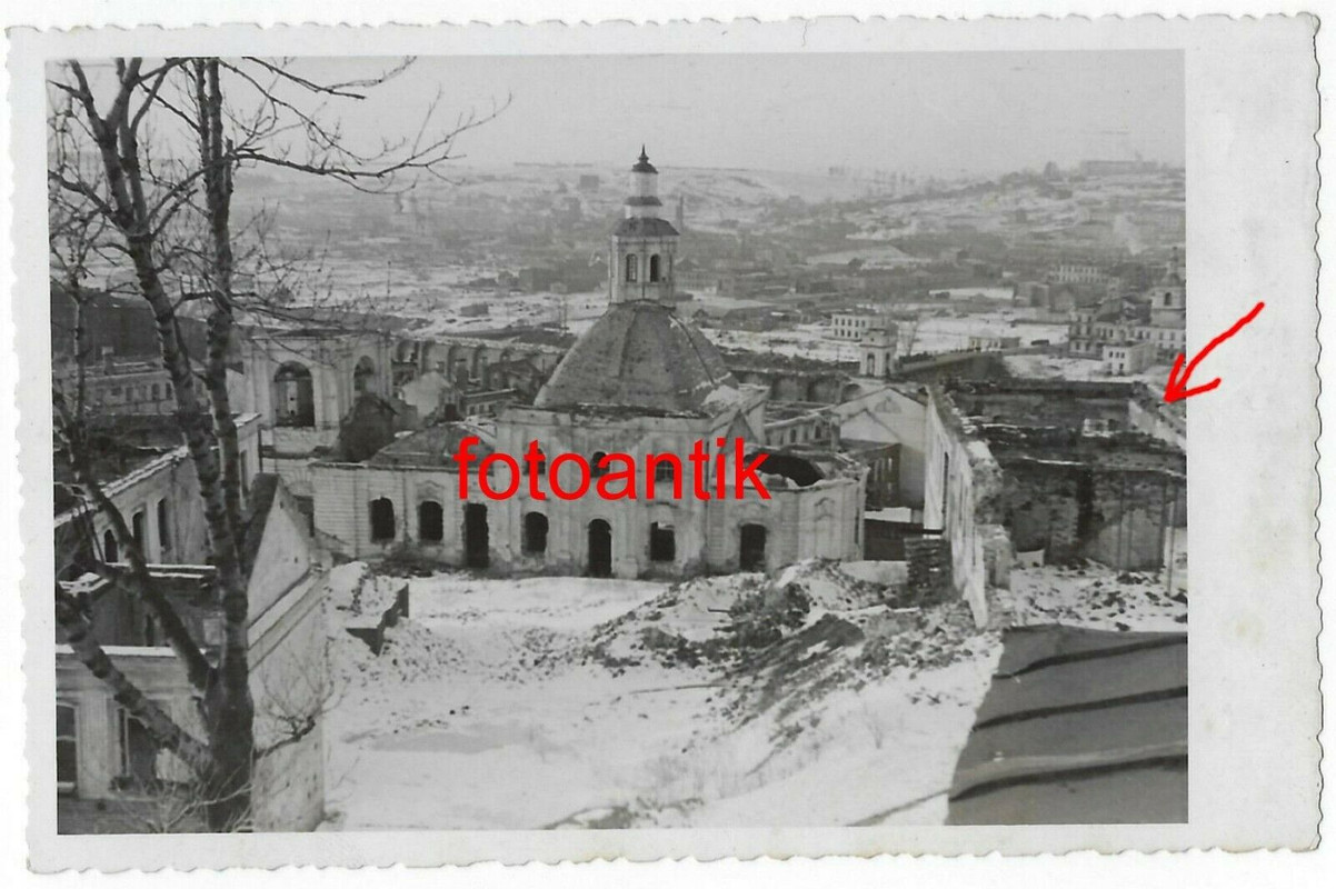 Foto 2 WK Ostfront  Kampf um Smolensk  zerstörte Gebäude Stadt nach Kampf 1941