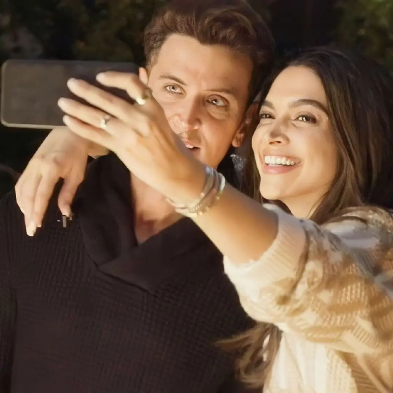 selfie-deepika-padukone-hrithik-roshan