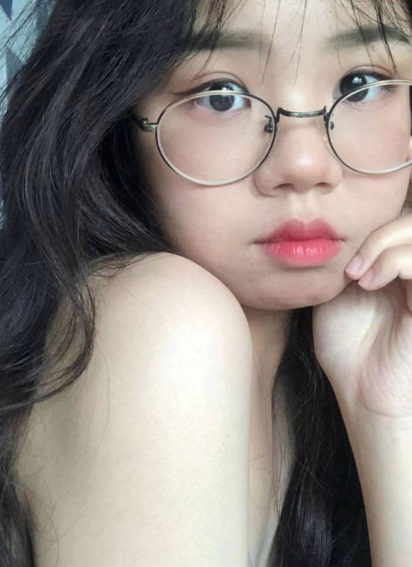 Colegiala vietnamita tiene sexo con papá de Tinder