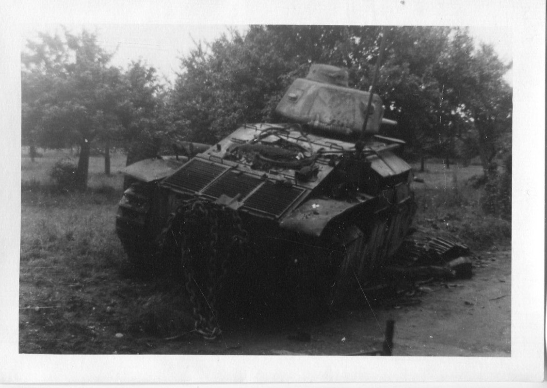 Foto WW II Frankreich Panzer Tank zerstört