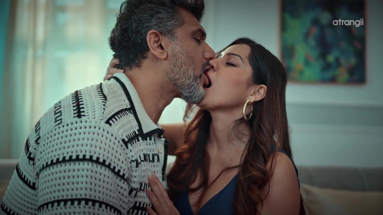 Simran Kaur liplock scene, Naa Tum Jaano Naa Hum web series photos, Simran Kaur romantic moments, viral web series stills, actress Simran Kaur images