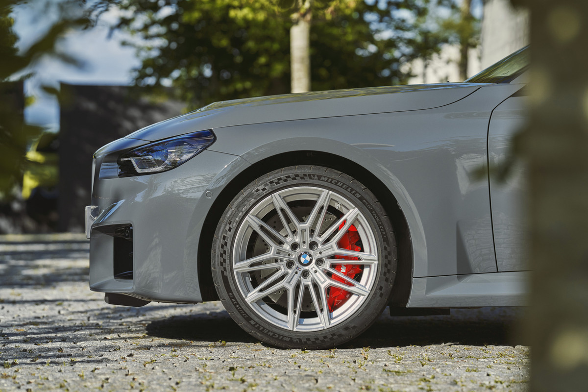 P90553556_highRes_the-new-bmw-m2-06-20