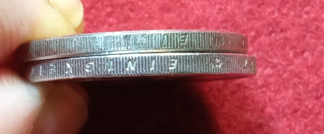 Dos euros de Alemania del 2002 con cuño roto. YYYYYY