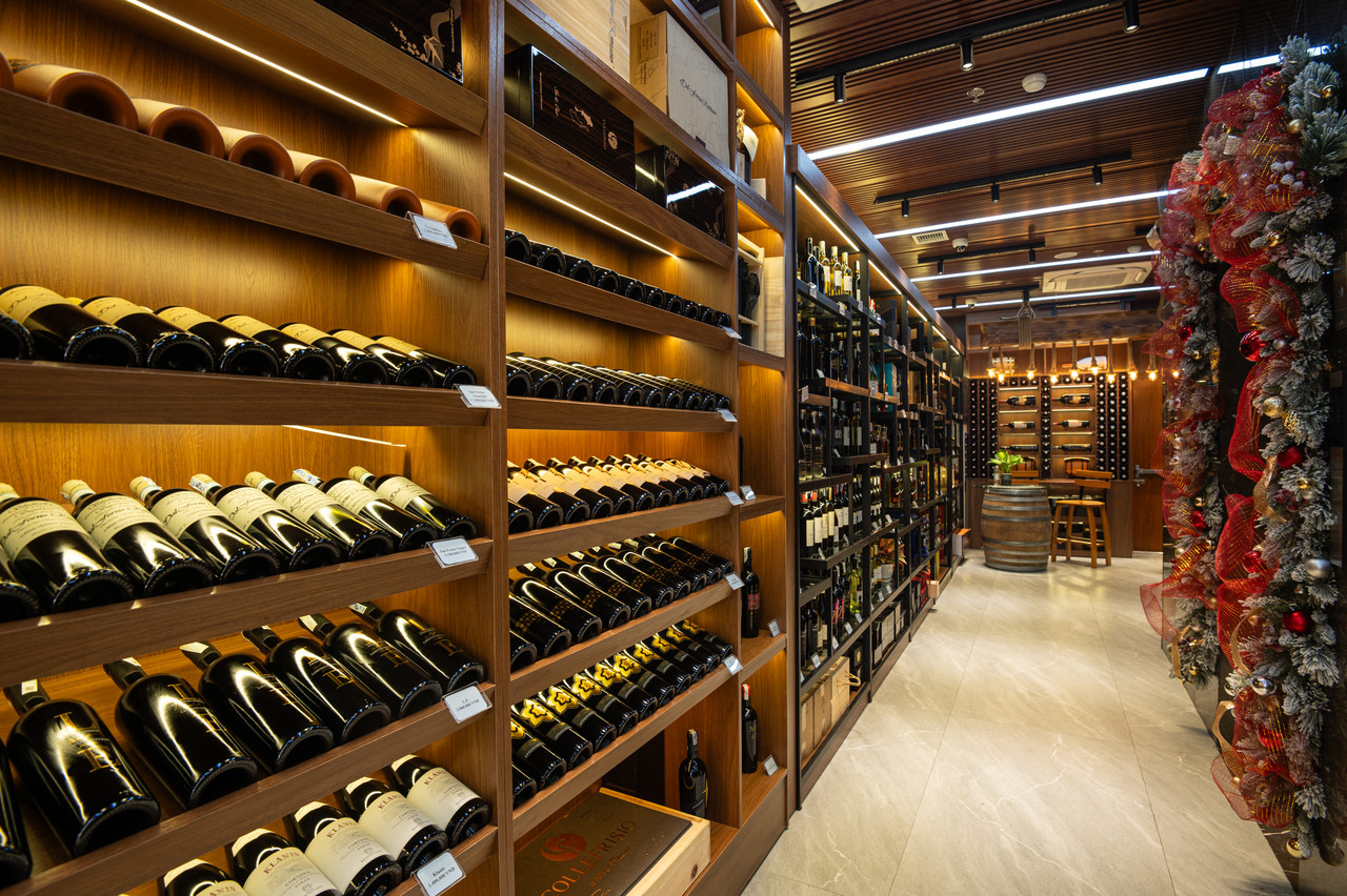 Cửa h&agrave;ng rượu ngoại nhập Rượu Ngon