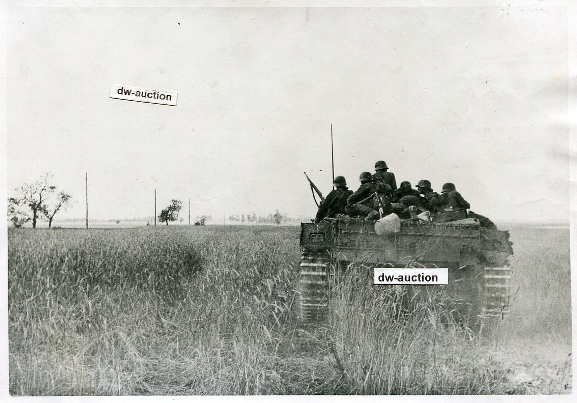 Sturmgeschütz mit aufgessener Infanterie