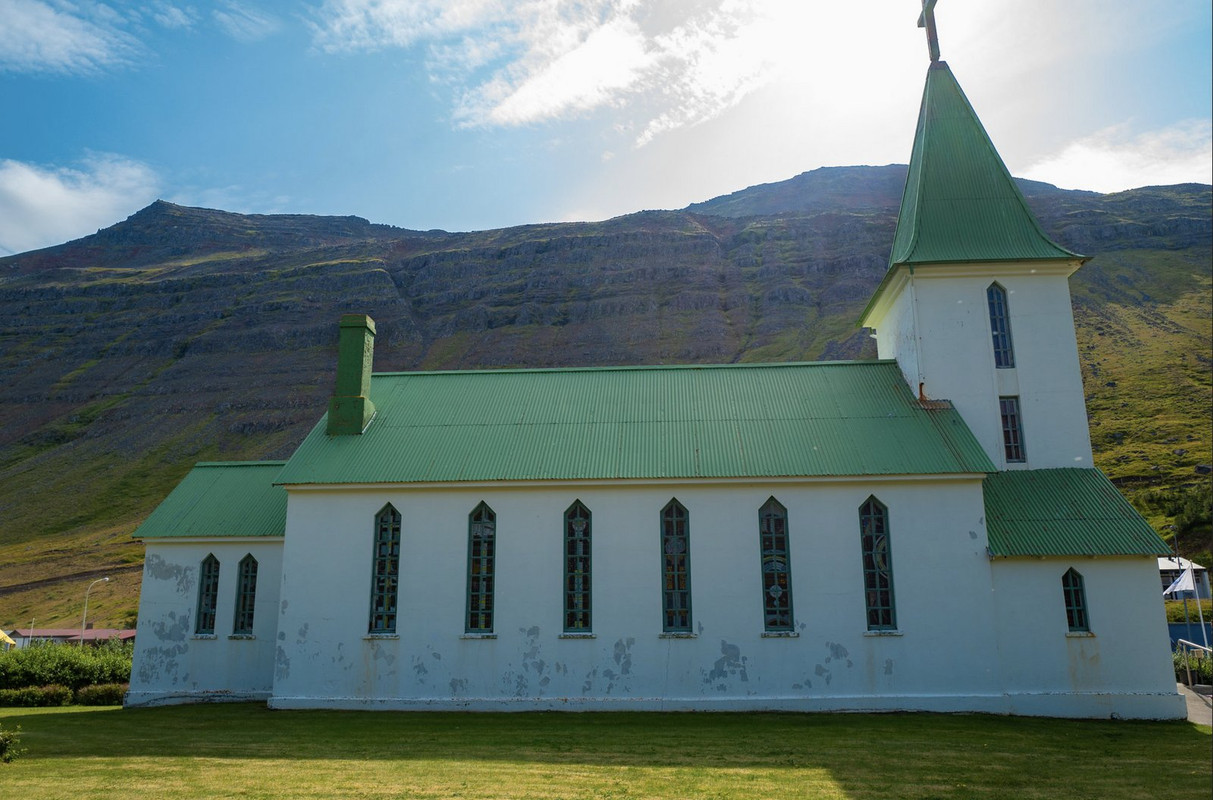 green-iceland-church-dis1.jpg