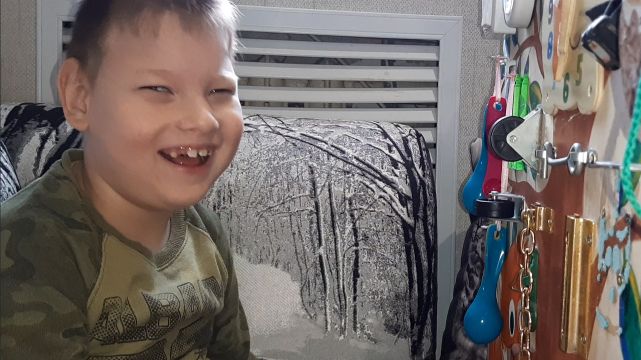 Руслан и бизиборд