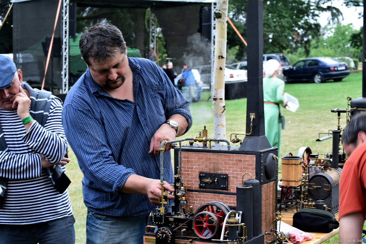 A8E7D65D-D282-4331-BD51-4712DA965ADE