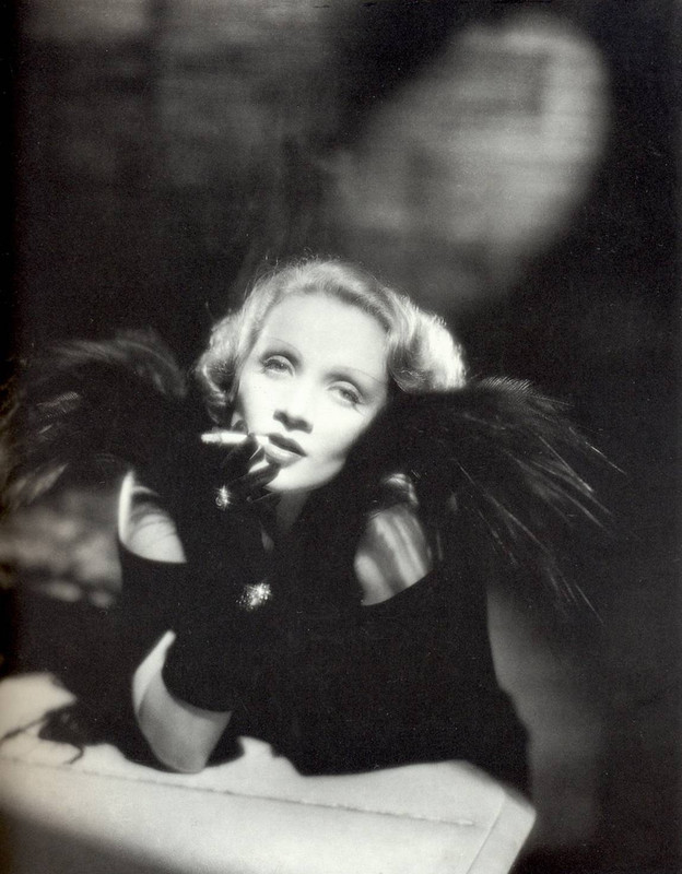 Marlene_Dietrich_b17