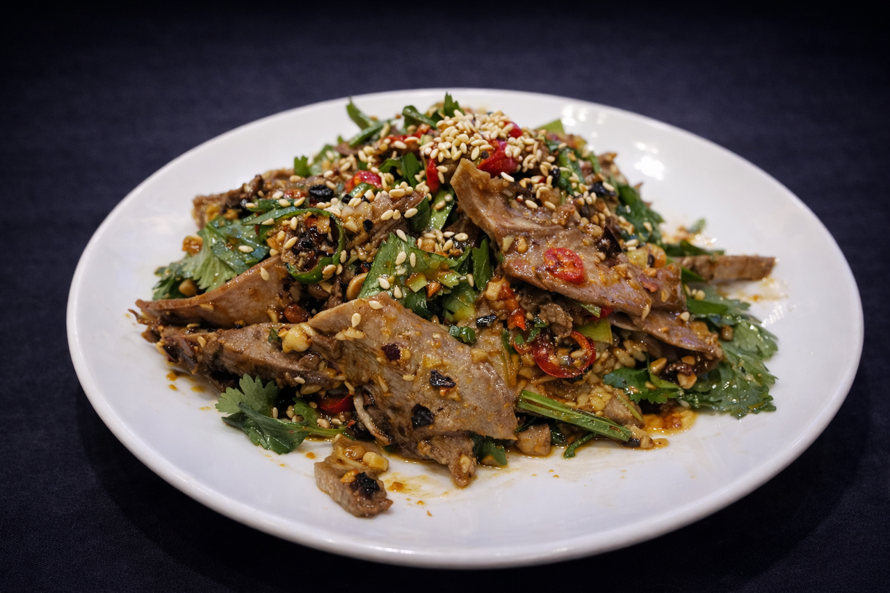 Rindfleisch und Pansen in scharfer Sauce