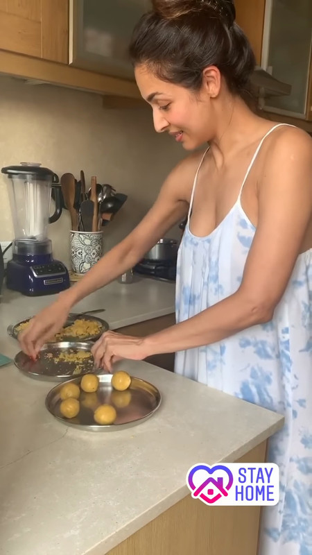 Malaika arora wardrobe malfun.mp4_snapshot_00.14.579