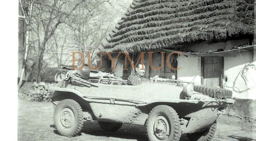 VW schwimm Kübelwagen Wehrmacht Soldat im Osten