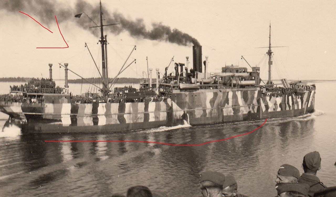 Foto Soldat KM Marine Fähre Camo Tarn Frachter T