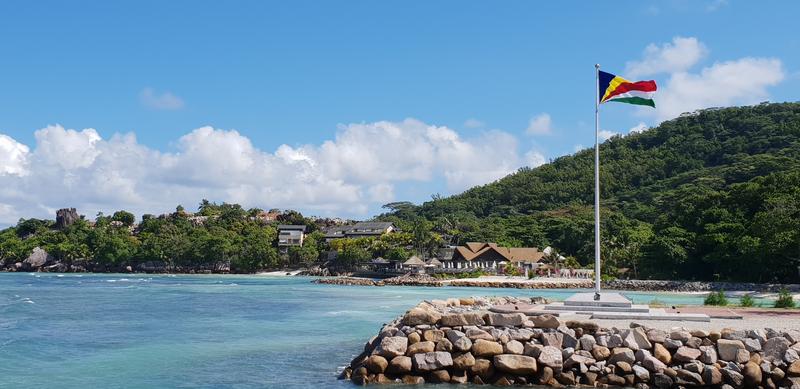 DÍA 10:  LA DIGUE – BARCELONA - Seychelles-2ª parte de nuestra luna de miel. Se puede pedir más? (2)