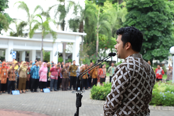 Pimpin Apel Pagi Awal Tahun 2020, Emil Dardak Minta ASN Pemprov Jatim Ikut Tingkatkan Antisipasi Bencana Banjir