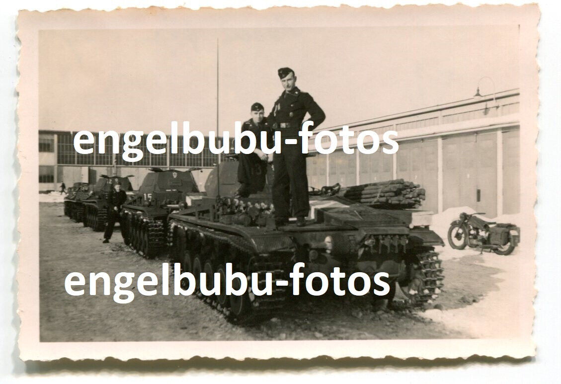 FOTO - Panzer-Regiment 2 (Eisenach) - PANZER II mit Div.-Wappen 1.Panz.Div.