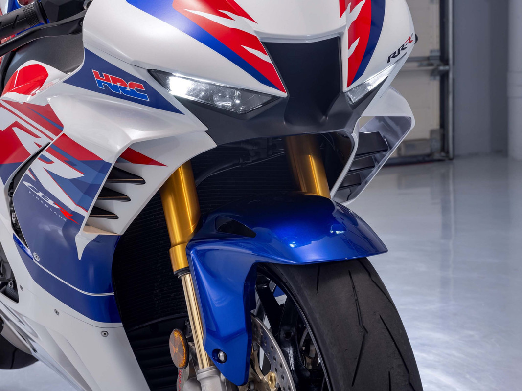 Спортбайк Honda CBR1000RR-R Fireblade SP 30th Anniversary 2022