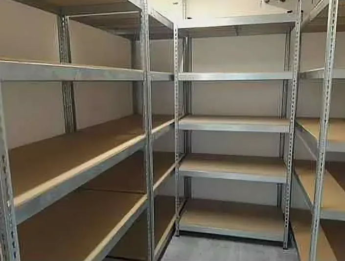 Поличкові стелажі: Надійність і організація простору