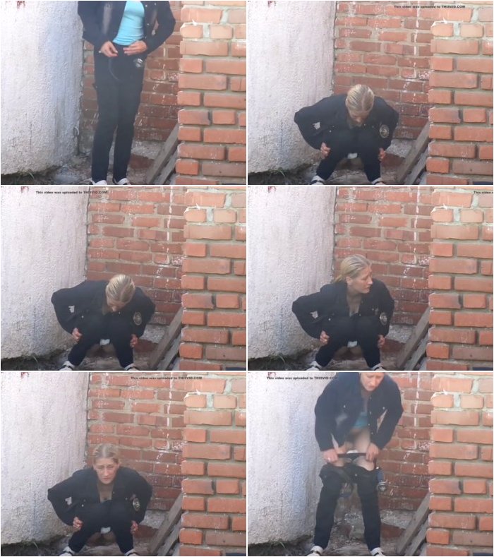 Voyeur-pissing-behind-building-3.jpg