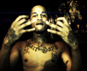 Fredo-Santana-showing-gang-signs.png