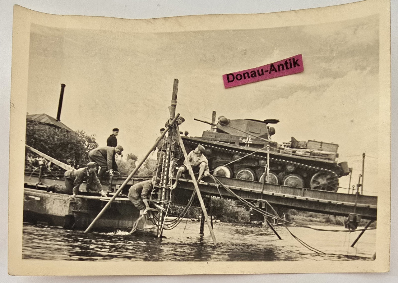 Foto 2 WK Panzer Tank Panzerkampfwagen II Baltenkreuz Smolensk Russland 1941
