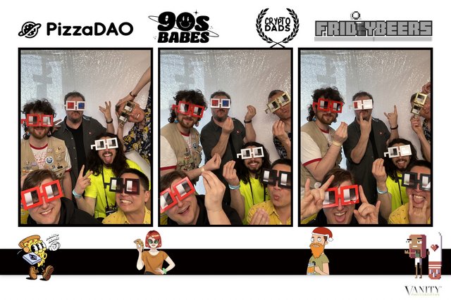 Nouns photobooth at PizzaDAO's NFTNYC party|690x460, 75%