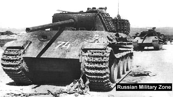 Panthers. Columna atacada por la artillería soviética. Hungría, Budapest, primavera de