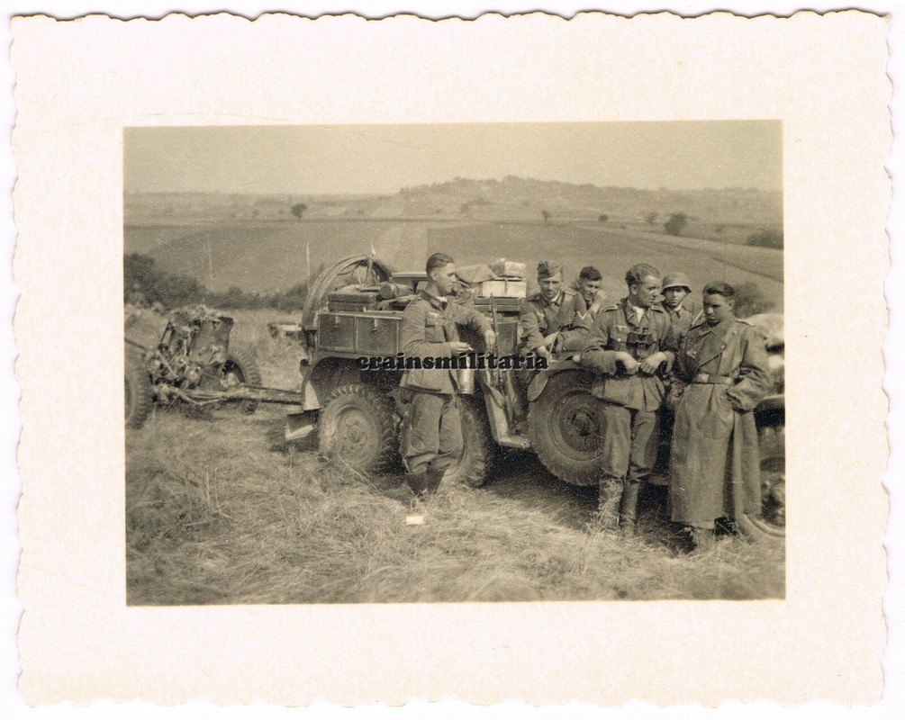 Orig. Foto Panzerjäger mit PaK Geschütz am Krupp Protze Lkw in Frankreich 1940 .