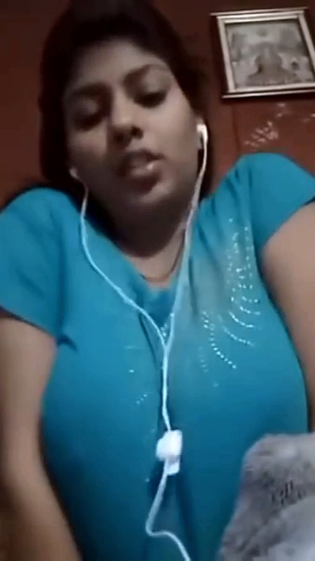Cute Desi girl huge breast in blue braless tshirt.mp4_snapshot_00.27.986