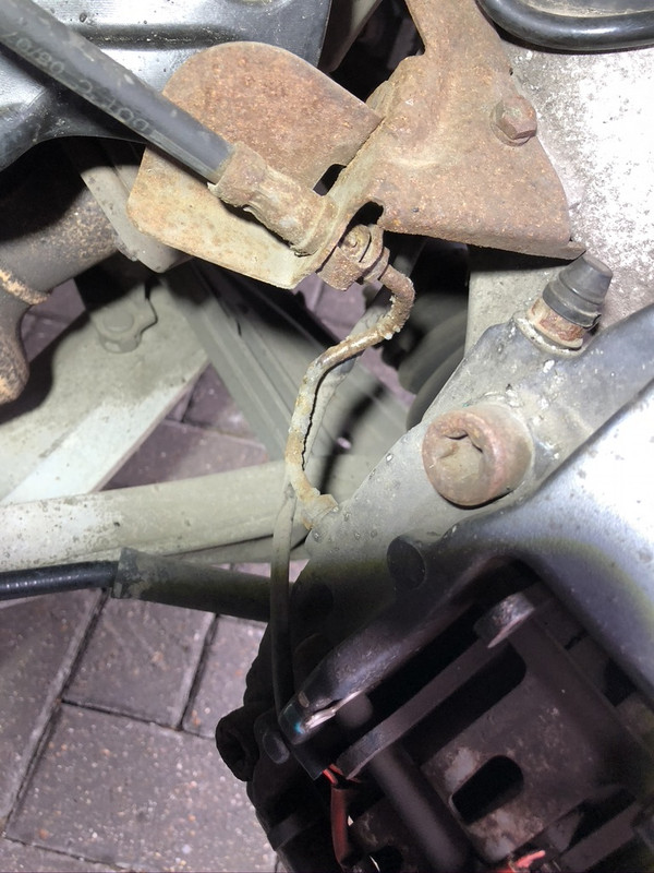 Brake pipe rust - 987 - www.BoXa.net