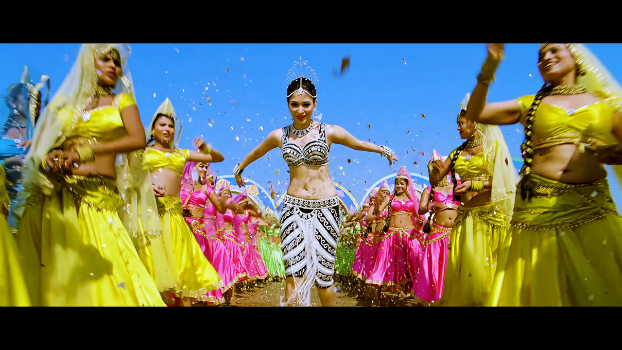 Tamanna Hot Song From Himmatwala Naino Main Sapna 4K (Best Quality).mp4_snapshot_01.39_[2021.04.05_1