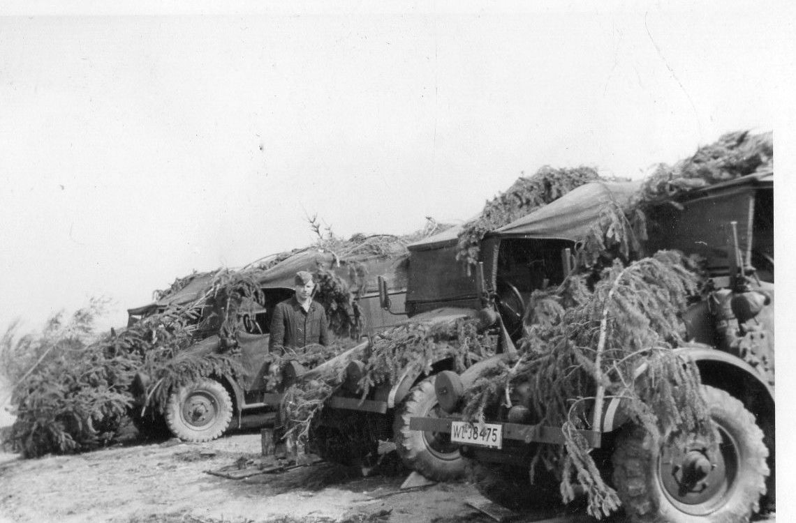 Wehrmacht Foto getarnte LKW Geländewagen